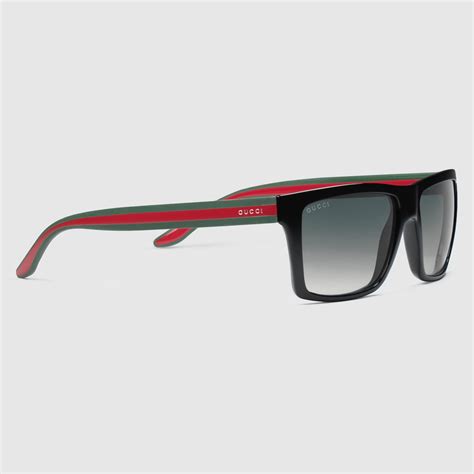 Occhiali da sole da uomo di Gucci Eyewear .